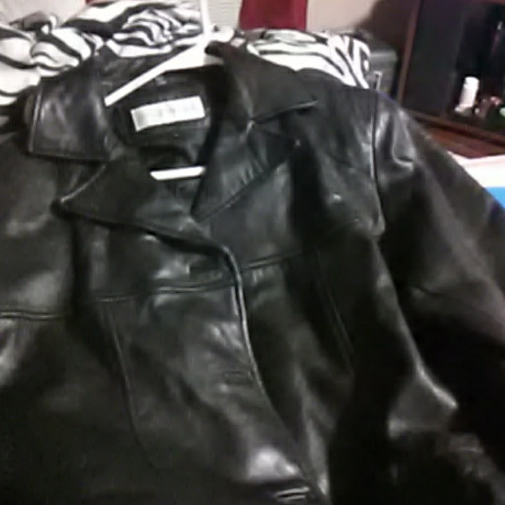 Large Ladies Genuine Leather By Jones New York
